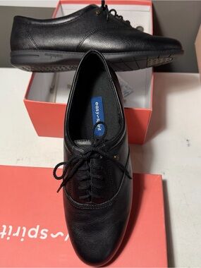 Easy Spirit Motion 10-1/2 M Women’s Black Leather Lace-Up Oxford Flats NewInBox